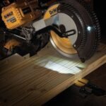 DeWalt FLEXVOLT 12 in 120V MAX Double Bevel Compound Sliding Miter Saw Kit - Image 2