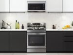Samsung 6.3 cu. ft. Smart Freestanding Electric Range with No-Preheat Air Fry NE63A6711SS - Image 3