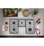 GE 36" Built-In Gas Cooktop JGP3036SLSS - Image 3