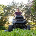 Murray MT100 42 in. 13.5 HP 500cc E1350 Series Briggs and Stratton Engine 6-Speed Manual Gas Riding Lawn Tractor Mower - Image 3