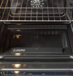 GE 30" Freestanding Electric Convection Range GRF600AVSS - Image 3
